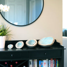 Load image into Gallery viewer, Geode Bowl Sizes