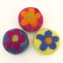 Load image into Gallery viewer, 3 flowered Felted Soaps
