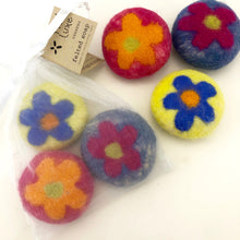 Load image into Gallery viewer, Flower Power Felted Soap Gift Set